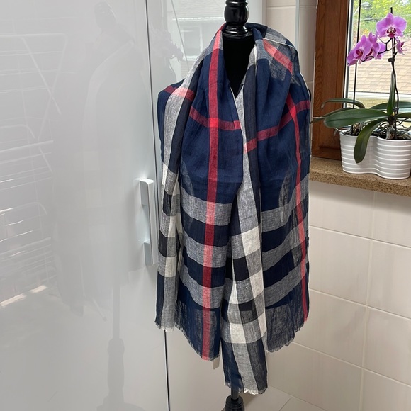 Burberry Check Linen Scarf. Authentic - Picture 4 of 8